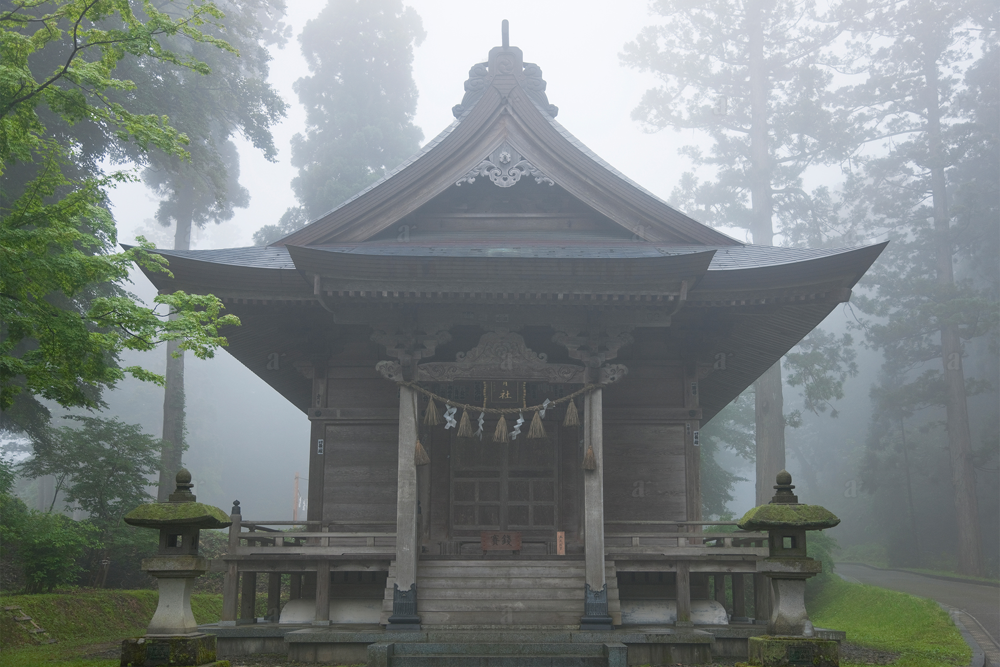 ベン・シモンズ &ldquo;三神合祭殿　出羽三山&rdquo; Ben Simmons &ldquo;Sanjin Gosaiden, Dewa Sanzan&rdquo;